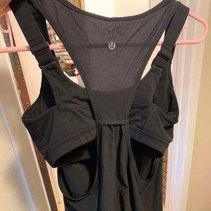 Black lululemon tee with built in bra